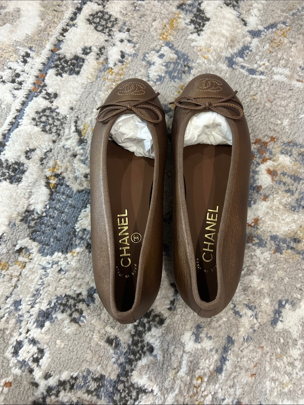 CHANEL Brown Leather Cap-Toe Ballet Flats with CC Bow - Picture 3 of 4